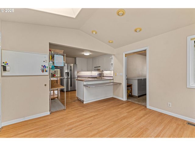 93521 PLEASANT VALLEY Ln, Myrtle Point, OR 97458