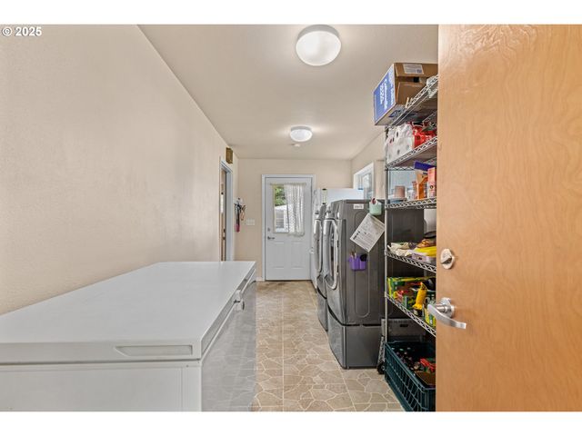 93521 PLEASANT VALLEY Ln, Myrtle Point, OR 97458