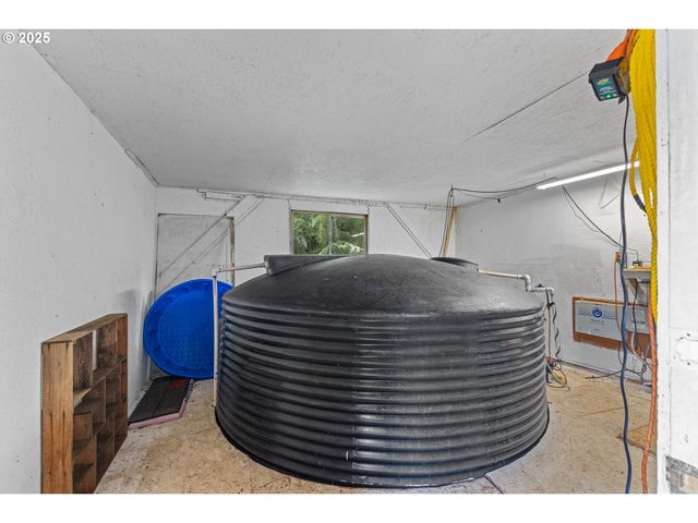 93521 PLEASANT VALLEY Ln, Myrtle Point, OR 97458