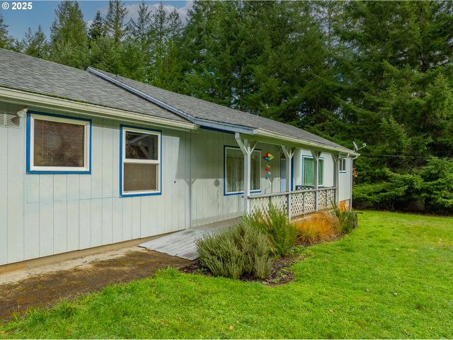 93521 PLEASANT VALLEY Ln, Myrtle Point, OR 97458