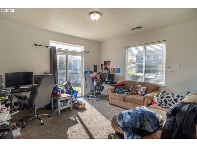 115 SILVERADO St, Roseburg, OR 97471