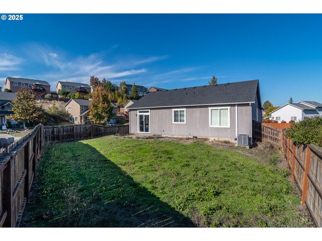 115 SILVERADO St, Roseburg, OR 97471