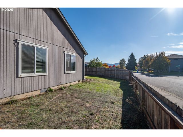 115 SILVERADO St, Roseburg, OR 97471