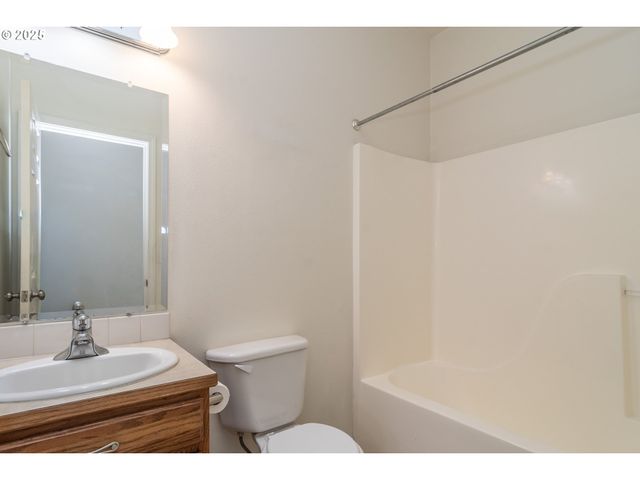 115 SILVERADO St, Roseburg, OR 97471