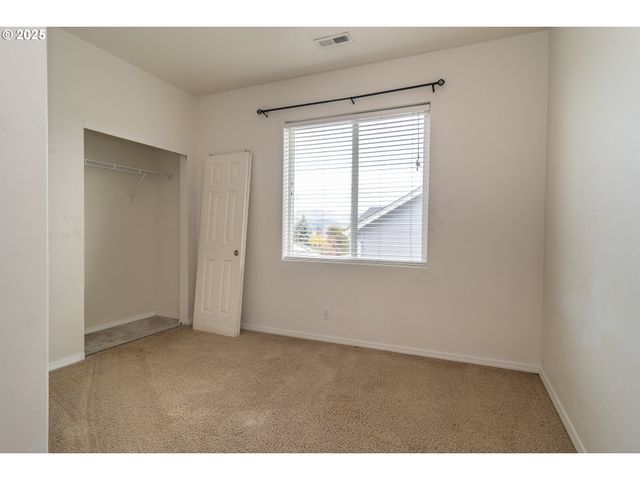 115 SILVERADO St, Roseburg, OR 97471