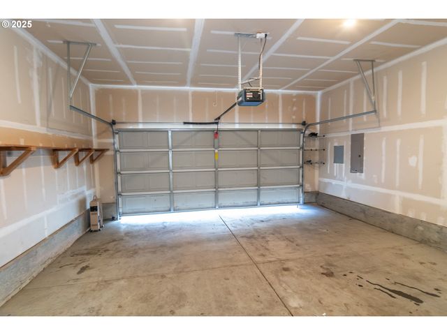 115 SILVERADO St, Roseburg, OR 97471