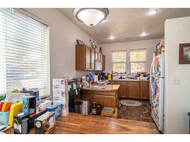 115 SILVERADO St, Roseburg, OR 97471