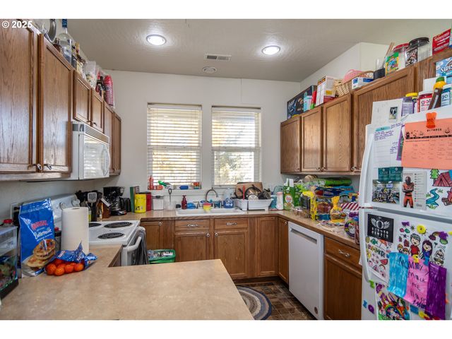 115 SILVERADO St, Roseburg, OR 97471