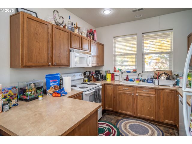 115 SILVERADO St, Roseburg, OR 97471