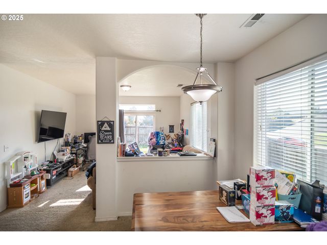 115 SILVERADO St, Roseburg, OR 97471