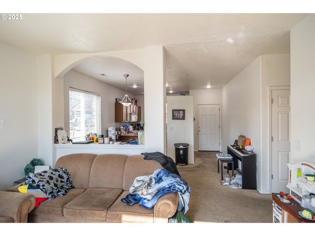 115 SILVERADO St, Roseburg, OR 97471