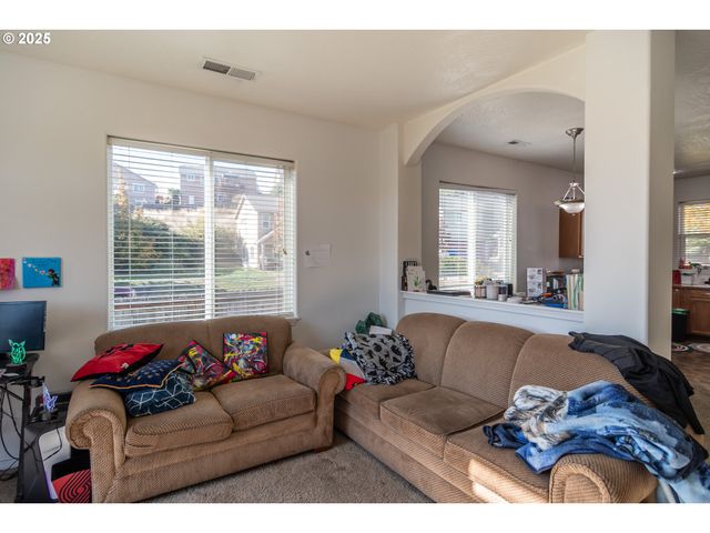 115 SILVERADO St, Roseburg, OR 97471