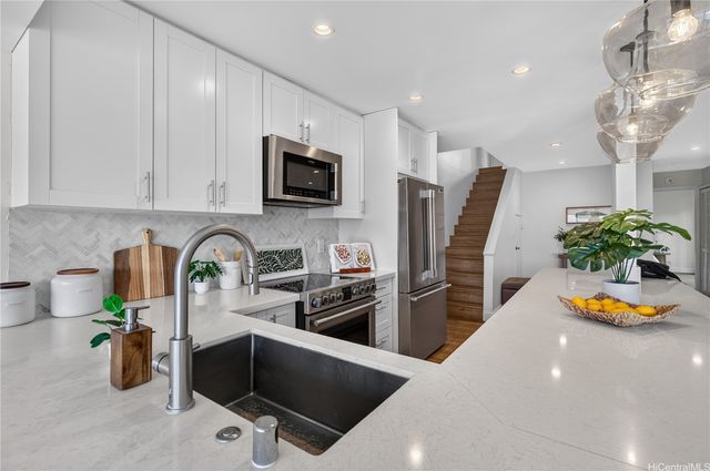 375 Opihikao Place 341, Honolulu, HI 96825