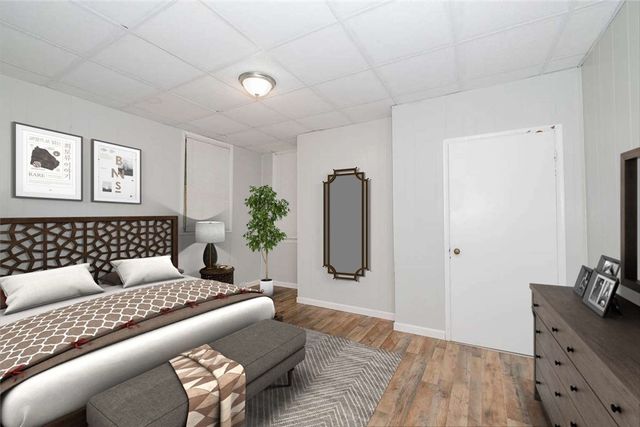 97 Royal St, Spring Hill, PA 15212