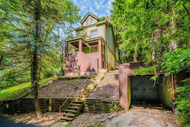 97 Royal St, Spring Hill, PA 15212