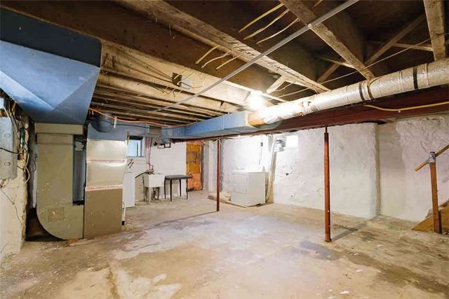 97 Royal St, Spring Hill, PA 15212