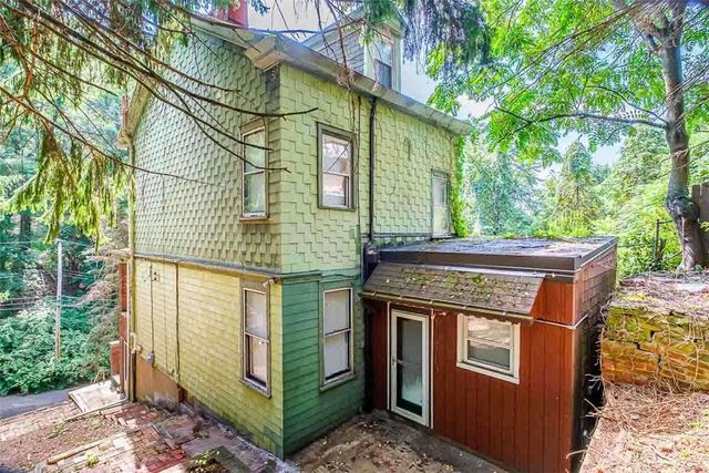 97 Royal St, Spring Hill, PA 15212