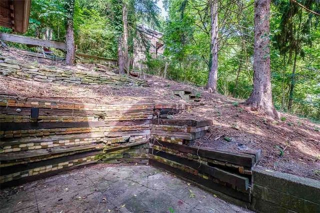 97 Royal St, Spring Hill, PA 15212