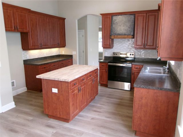 37450 PICKETTS MILL AVENUE, Zephyrhills, FL 33542