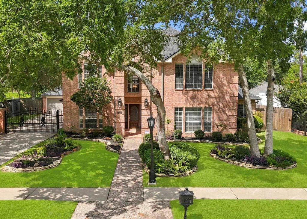 1201 Arbre Lane, Friendswood, TX 77546