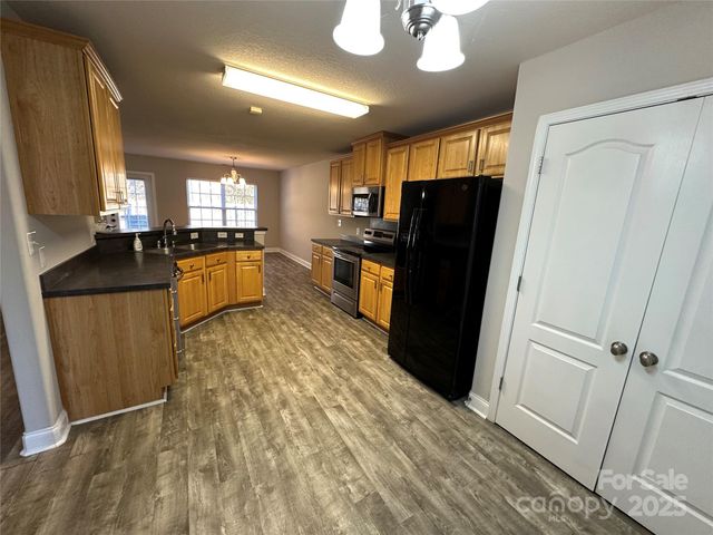 366 Courtland Court, Kannapolis, NC 28081