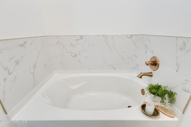 202 San Sebastian Drive, Youngsville, LA 70592