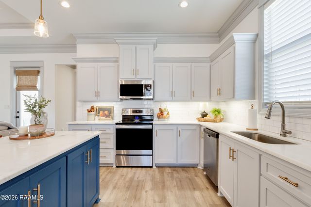 202 San Sebastian Drive, Youngsville, LA 70592