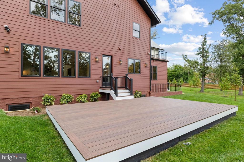 7727 HELENA DR, Falls Church, VA 22043