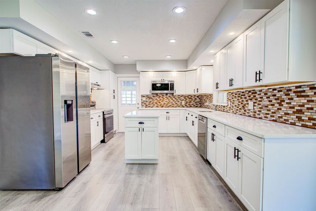 138 Hicks Ave, Crescent City, FL 32112