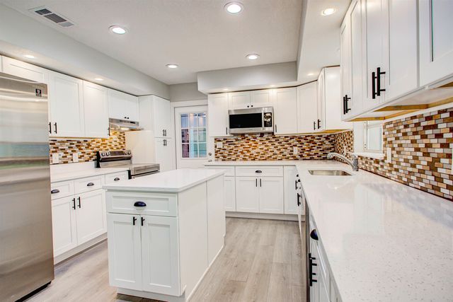 138 Hicks Ave, Crescent City, FL 32112