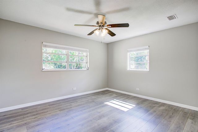 138 Hicks Ave, Crescent City, FL 32112