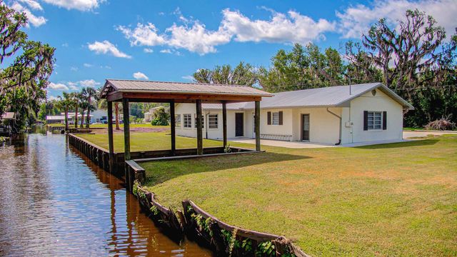 138 Hicks Ave, Crescent City, FL 32112