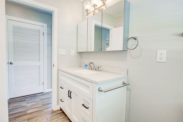 138 Hicks Ave, Crescent City, FL 32112