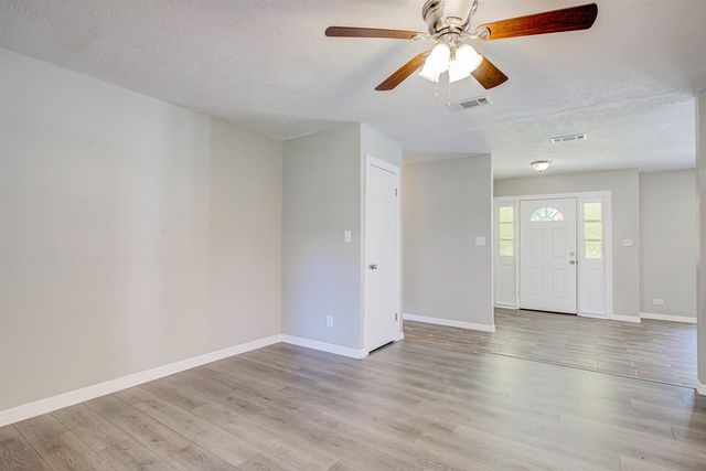 138 Hicks Ave, Crescent City, FL 32112