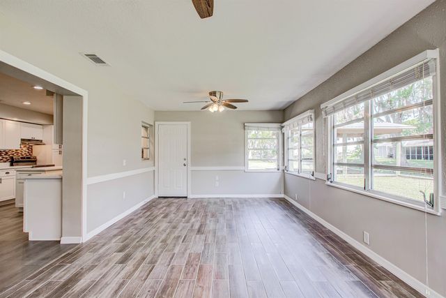 138 Hicks Ave, Crescent City, FL 32112