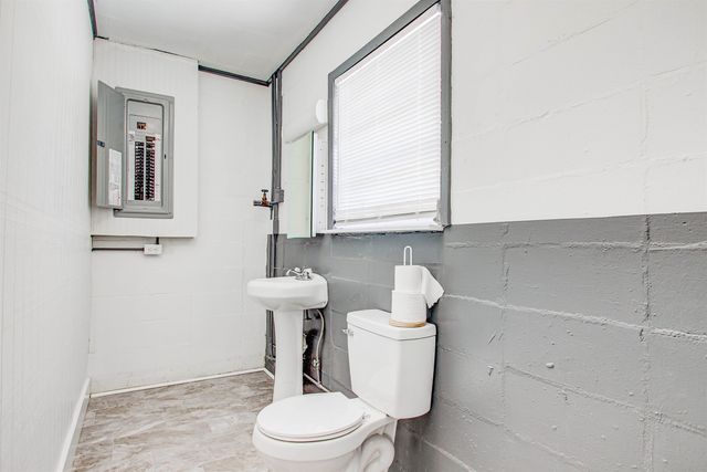 138 Hicks Ave, Crescent City, FL 32112