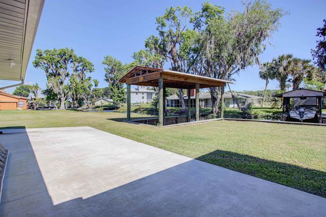 138 Hicks Ave, Crescent City, FL 32112