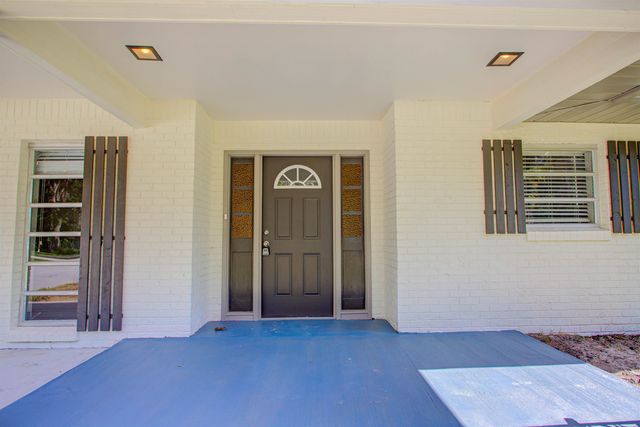 138 Hicks Ave, Crescent City, FL 32112