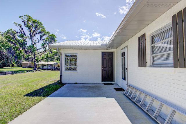 138 Hicks Ave, Crescent City, FL 32112