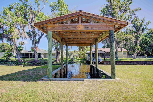 138 Hicks Ave, Crescent City, FL 32112