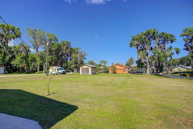 138 Hicks Ave, Crescent City, FL 32112