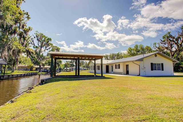 138 Hicks Ave, Crescent City, FL 32112