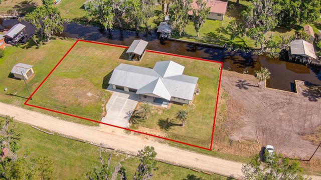 138 Hicks Ave, Crescent City, FL 32112