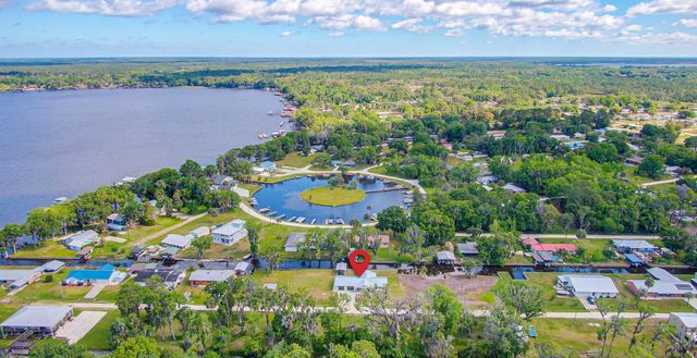 138 Hicks Ave, Crescent City, FL 32112