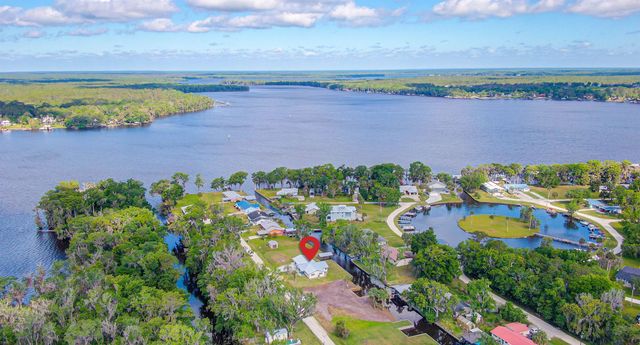 138 Hicks Ave, Crescent City, FL 32112