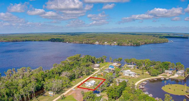 138 Hicks Ave, Crescent City, FL 32112