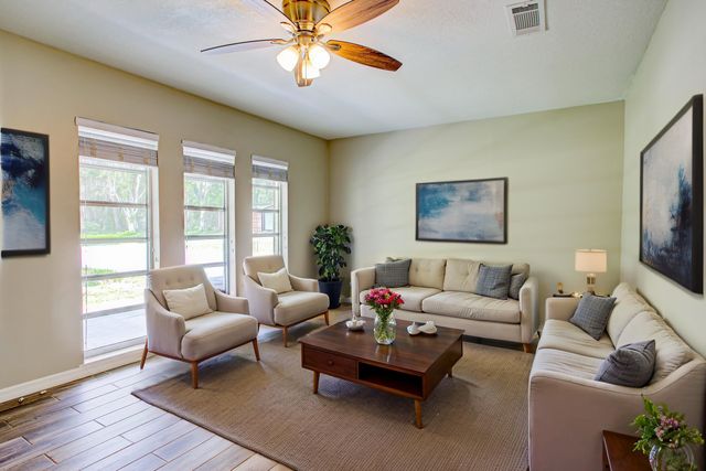 138 Hicks Ave, Crescent City, FL 32112