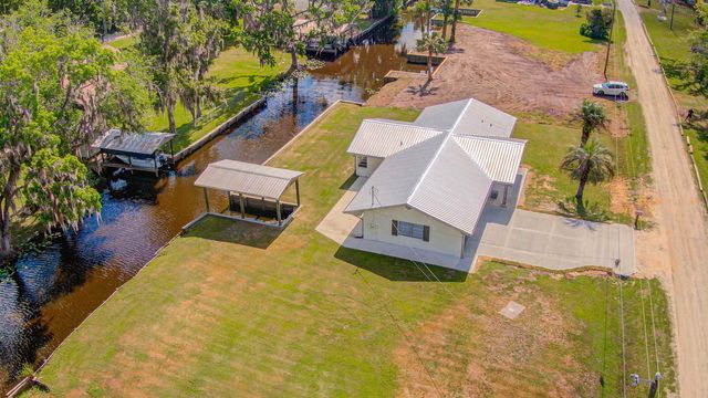 138 Hicks Ave, Crescent City, FL 32112