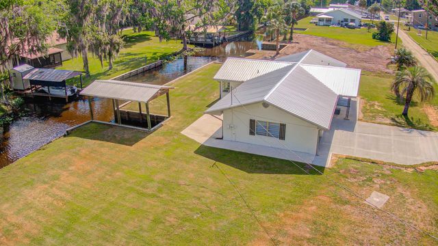 138 Hicks Ave, Crescent City, FL 32112