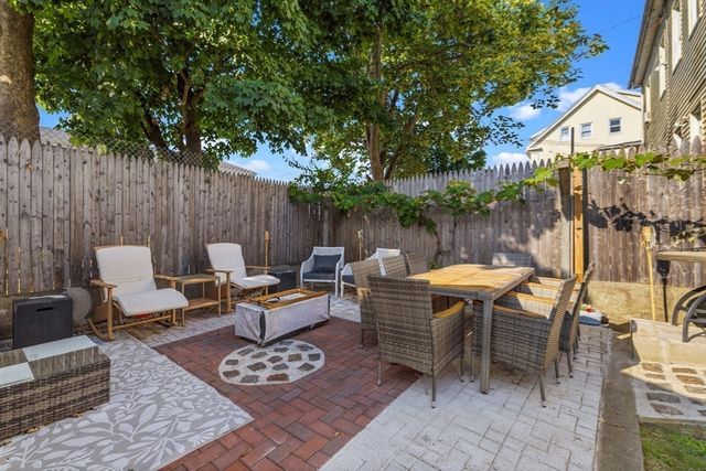 115 Division St, New Bedford, MA 02744